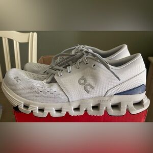 On Running White and Gray Athletic Shoes